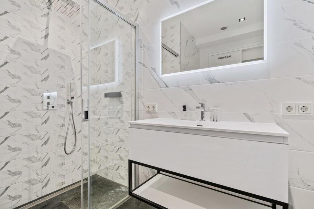 Appartement De Luxe 1 Chambre A Coucher, Centre Commercial, Piscine Et Fitness Luxemburg Kültér fotó